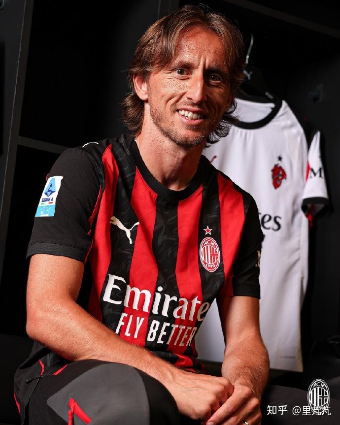 杰伦·约翰逊半场三双创纪录，成道格·里弗斯后首人