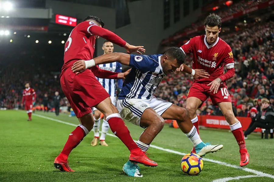 躺着进球，热那亚前锋科隆博在倒地情况下一脚完成破门