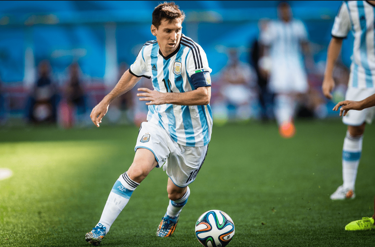 库尼亚：姆伯莫是个了不起的球员，能和他并肩作战很棒