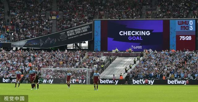 感谢俱乐部，U16国少球员身穿各自俱乐部训练服拍摄全家福