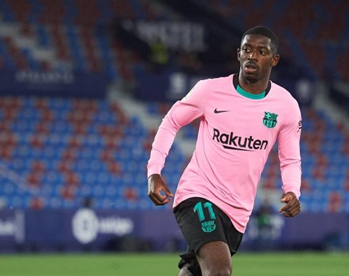 阿诺德受伤影响皇马阵容，巴尔韦德需客串右后卫，球迷呼吁调整阵型。